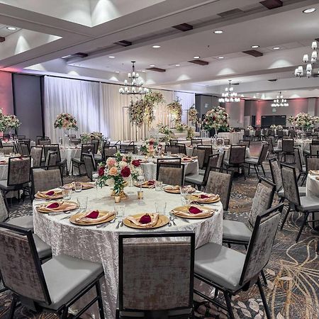 Отель Hilton Sacramento Arden West Экстерьер фото