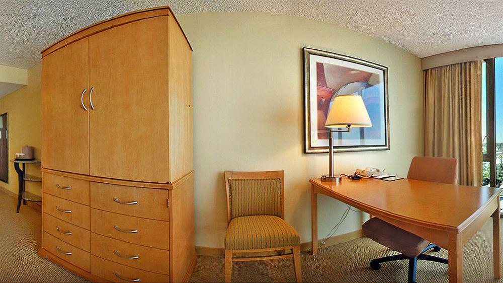 Отель Hilton Sacramento Arden West Экстерьер фото