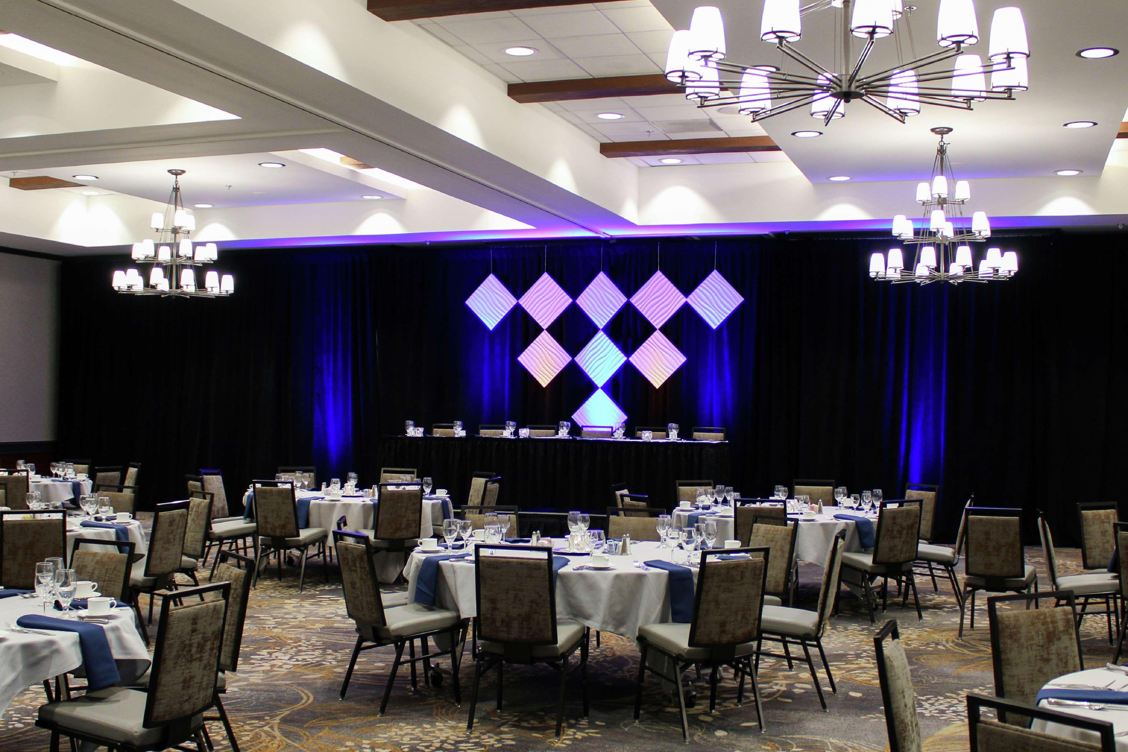 Отель Hilton Sacramento Arden West Экстерьер фото