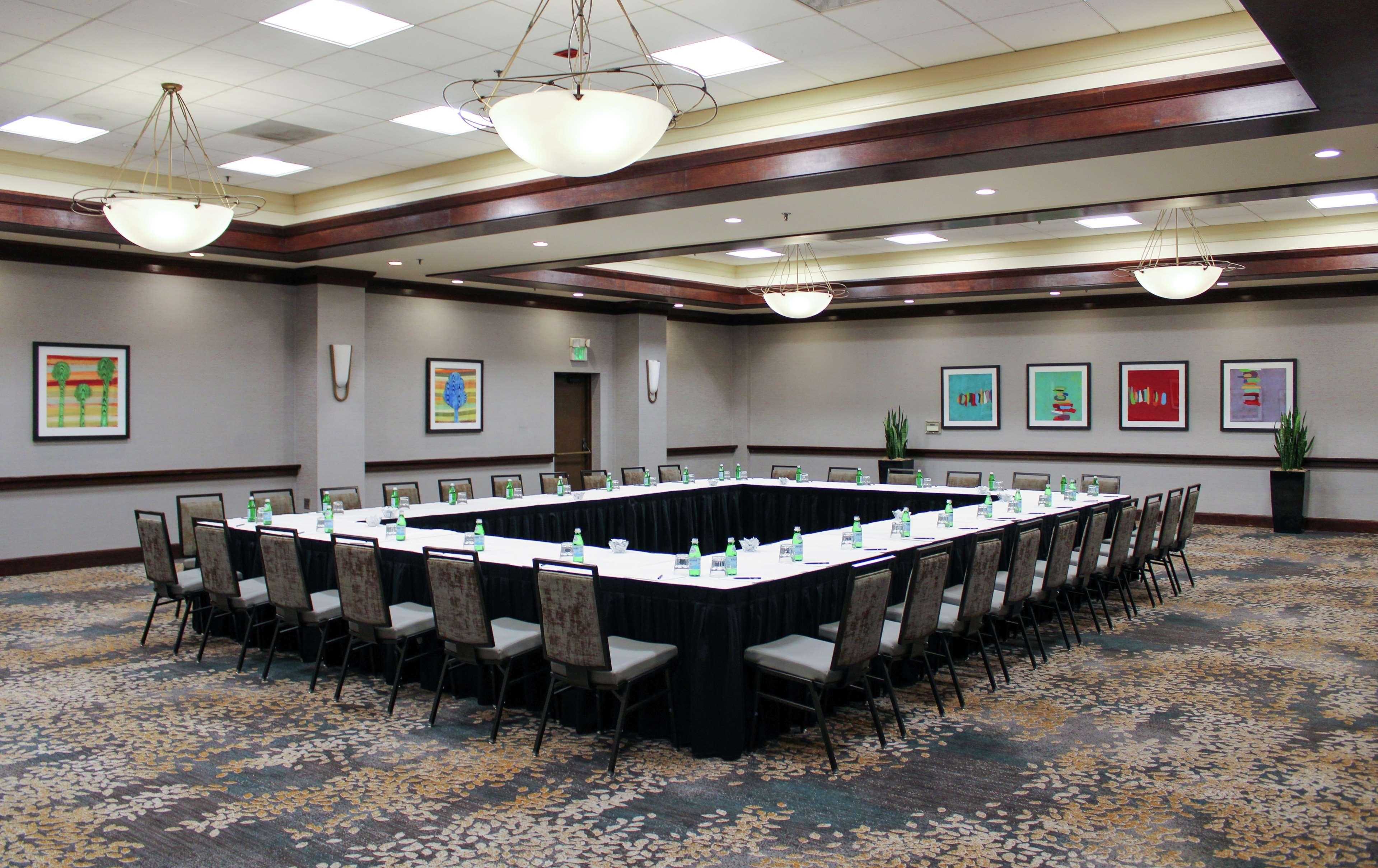 Отель Hilton Sacramento Arden West Экстерьер фото