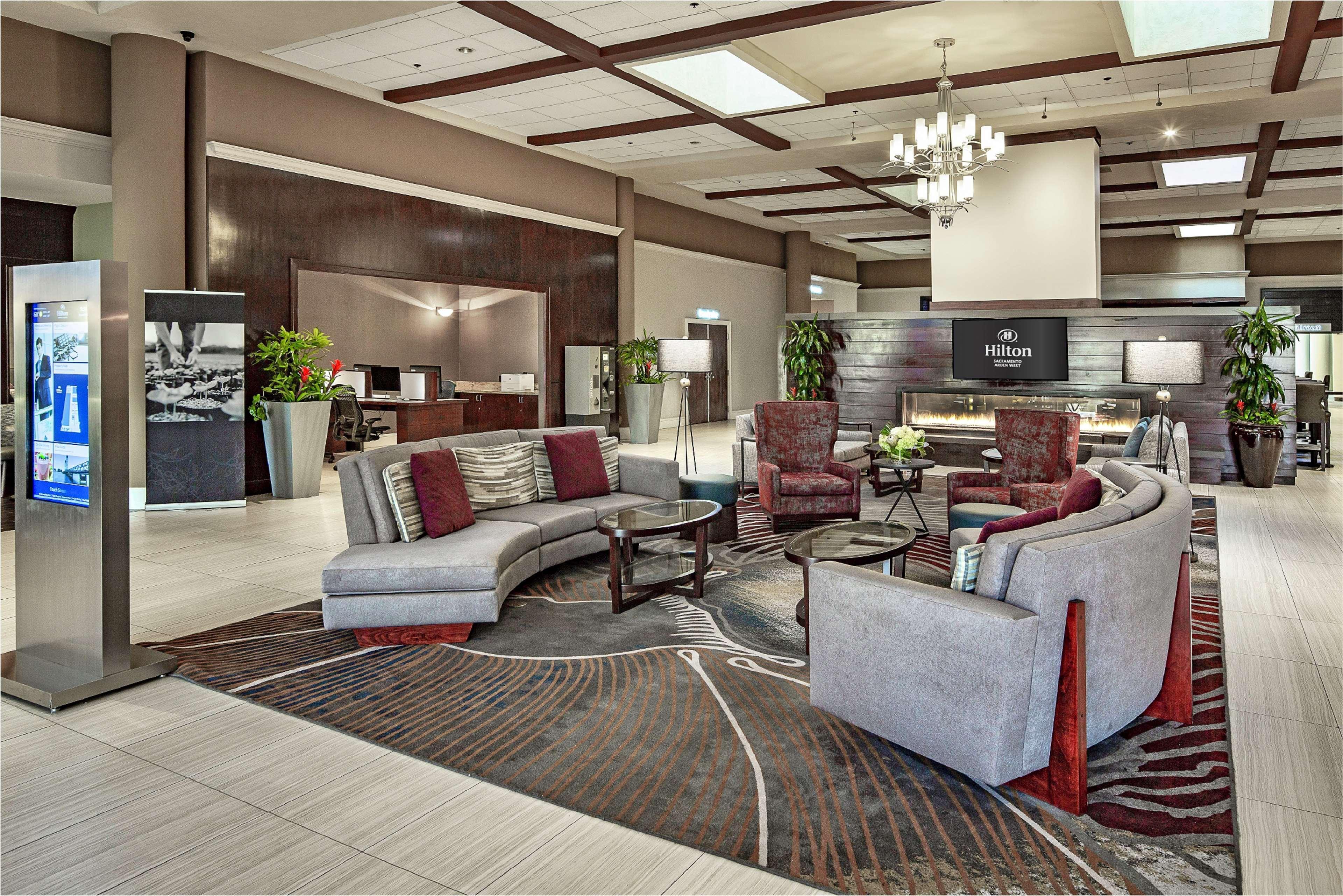 Отель Hilton Sacramento Arden West Экстерьер фото