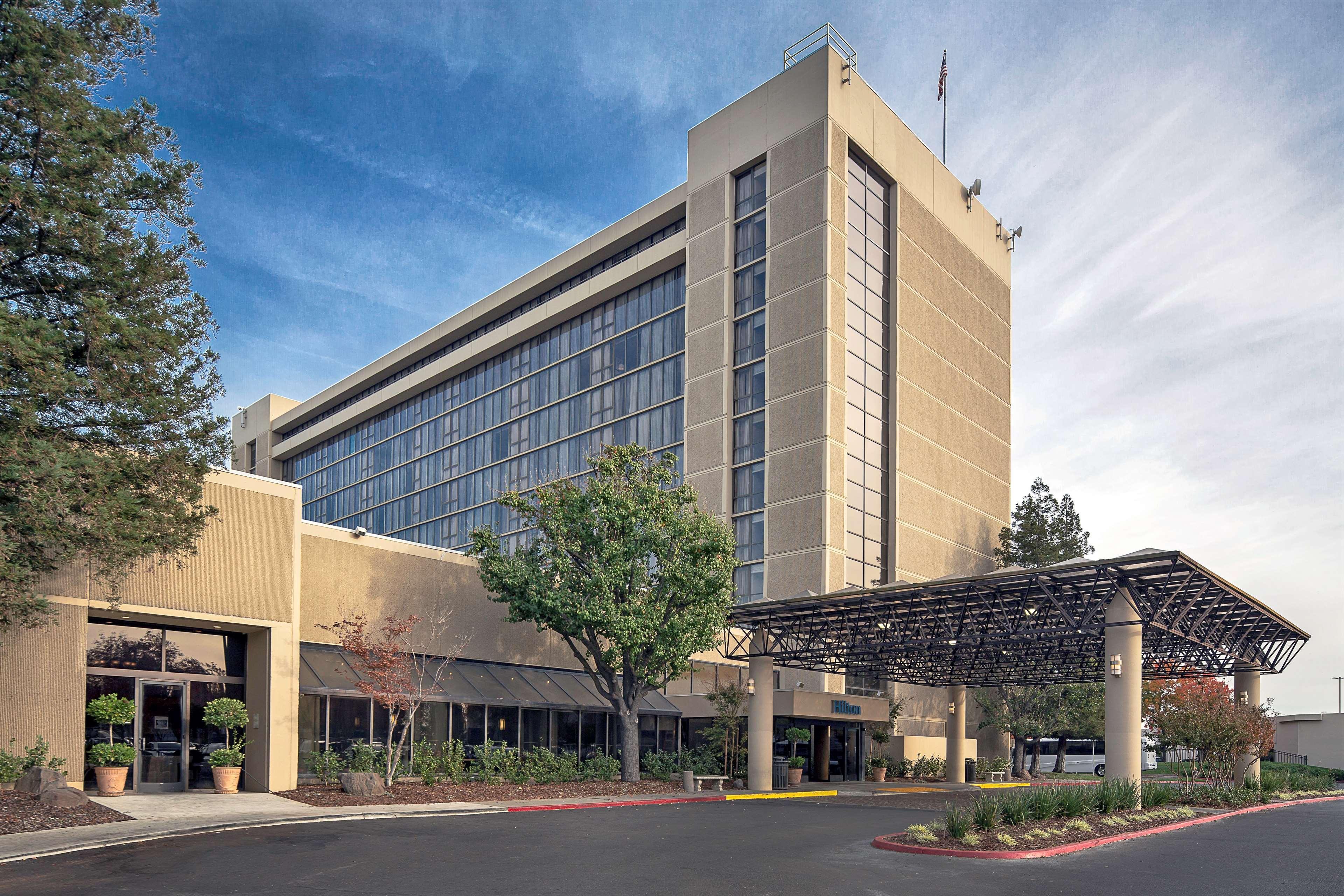 Отель Hilton Sacramento Arden West Экстерьер фото
