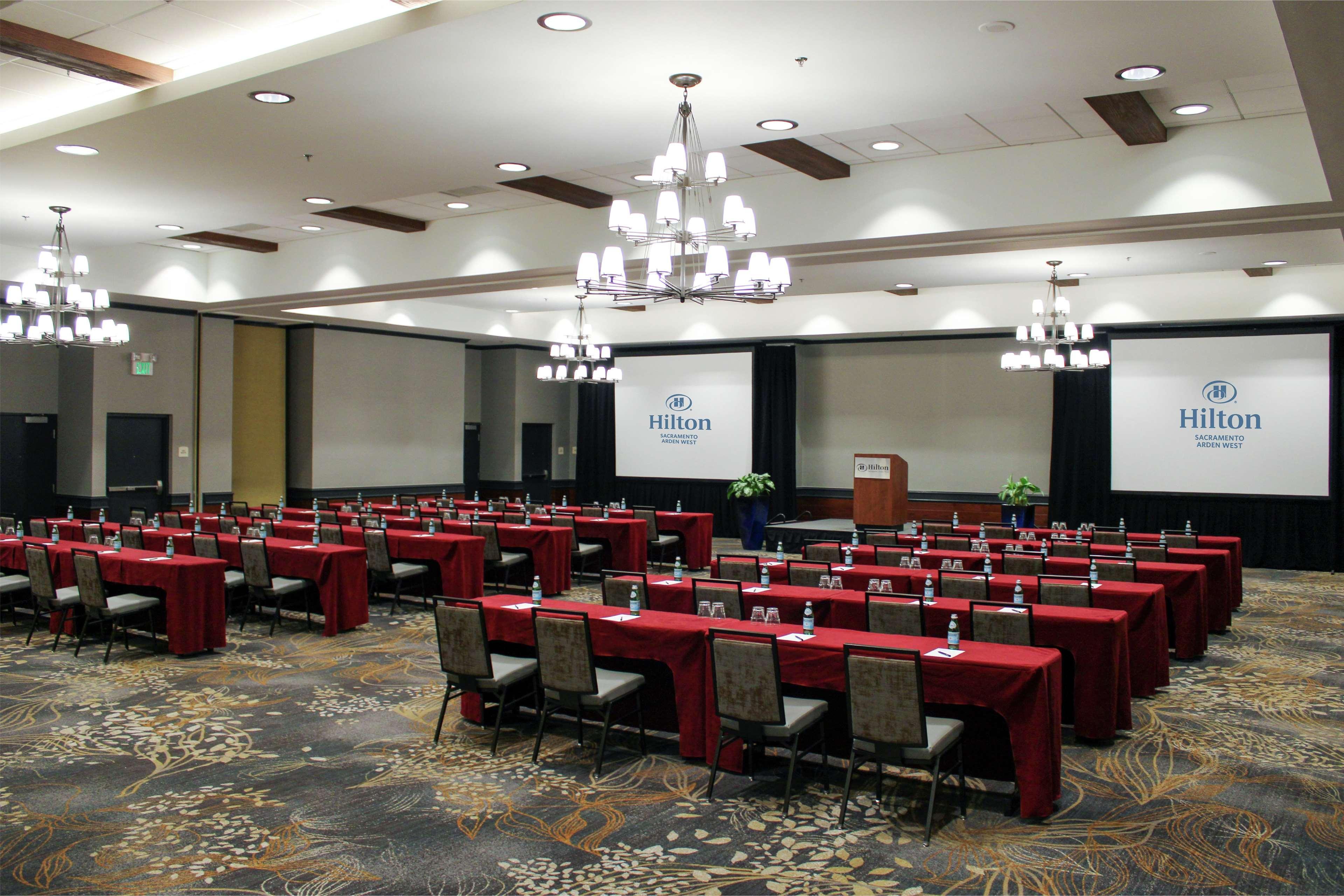 Отель Hilton Sacramento Arden West Экстерьер фото
