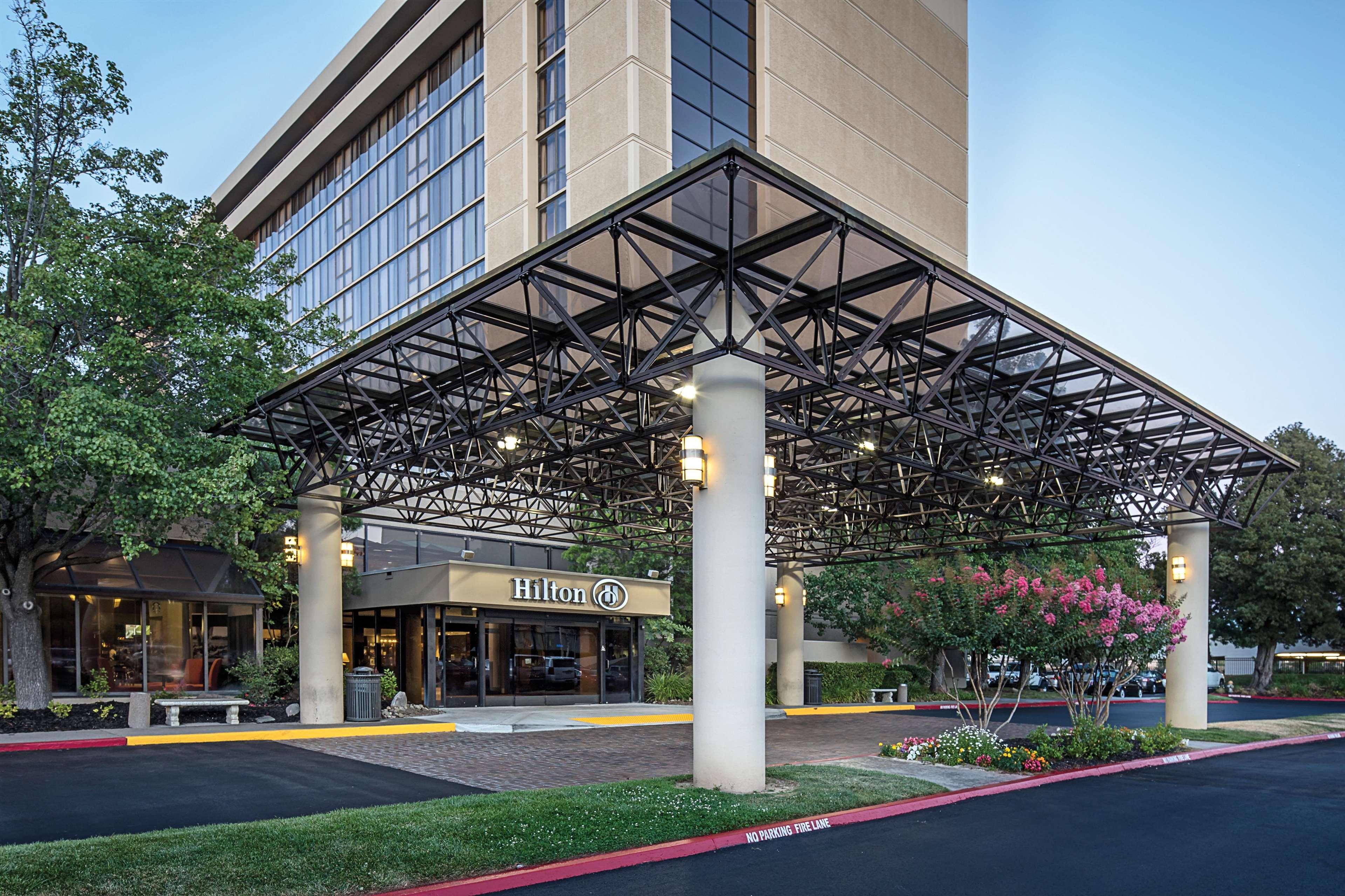 Отель Hilton Sacramento Arden West Экстерьер фото