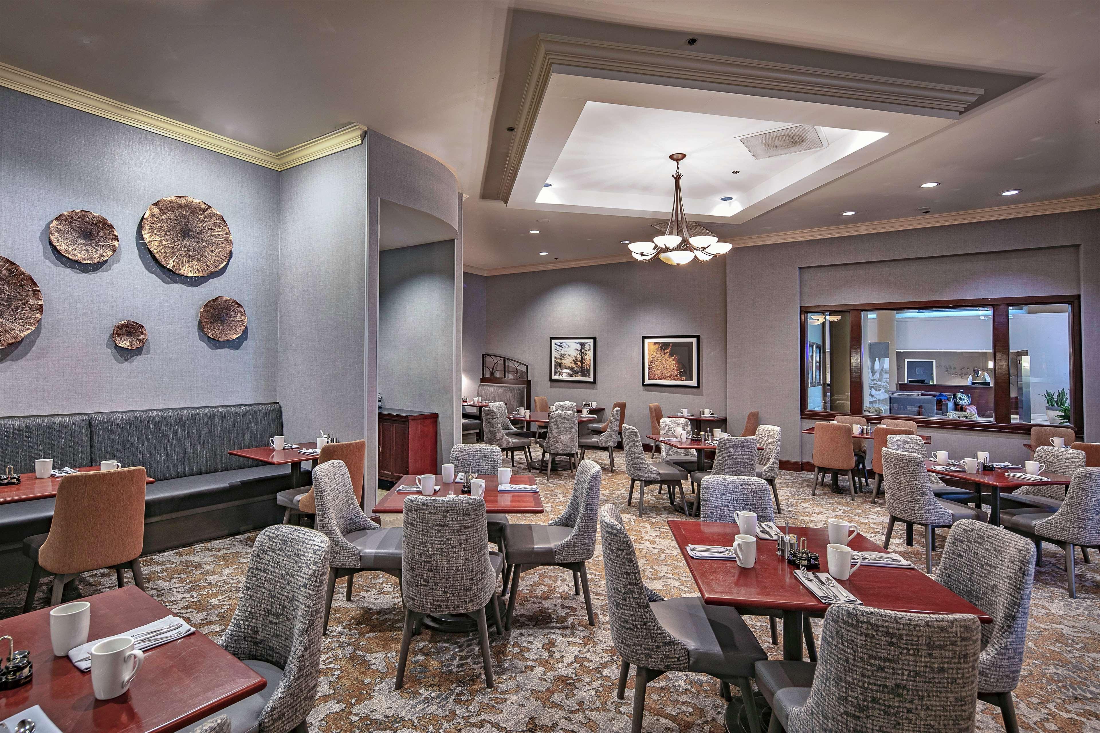 Отель Hilton Sacramento Arden West Экстерьер фото