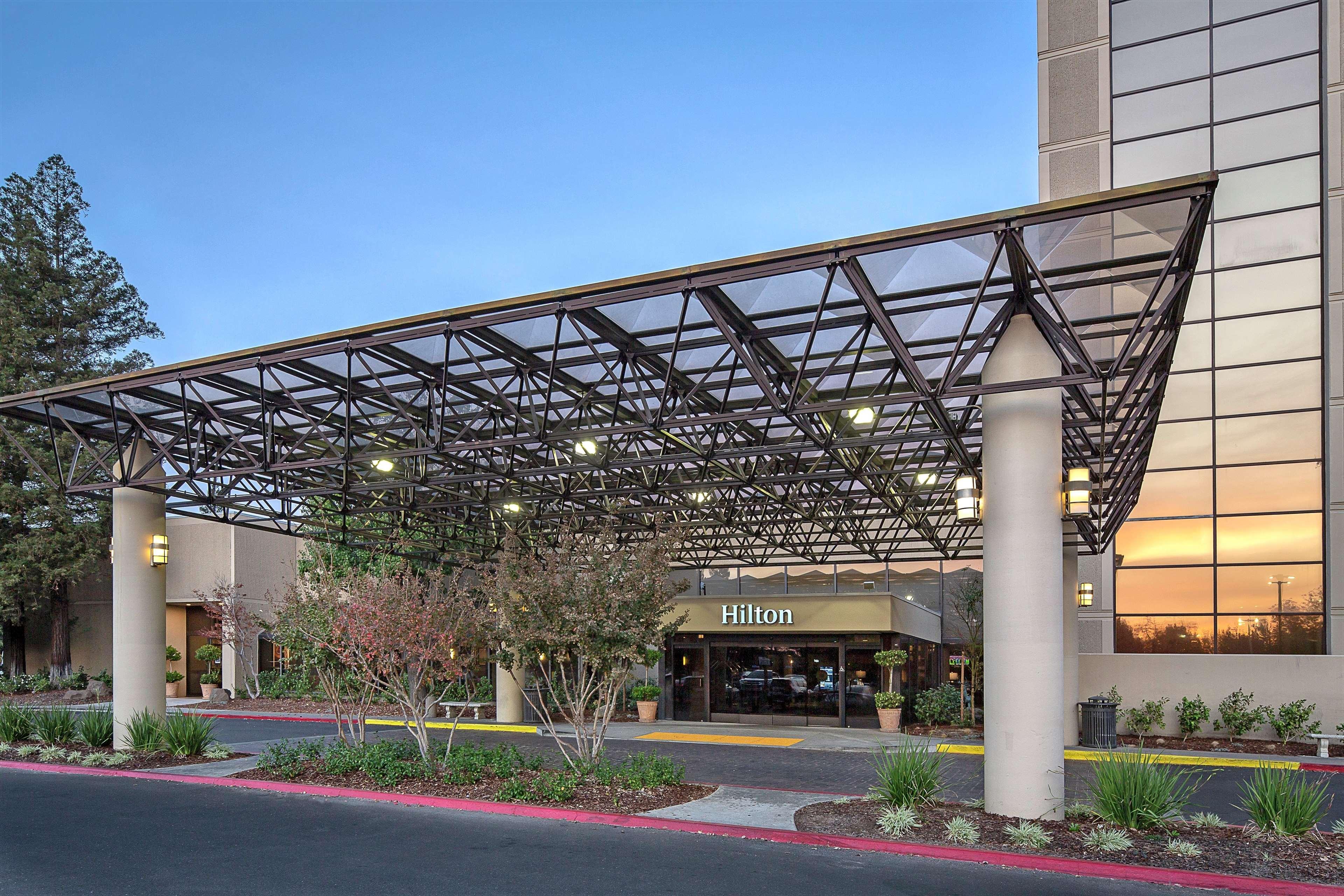 Отель Hilton Sacramento Arden West Экстерьер фото