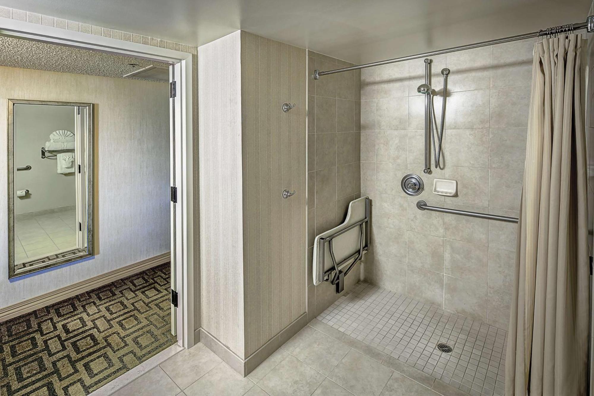 Отель Hilton Sacramento Arden West Экстерьер фото