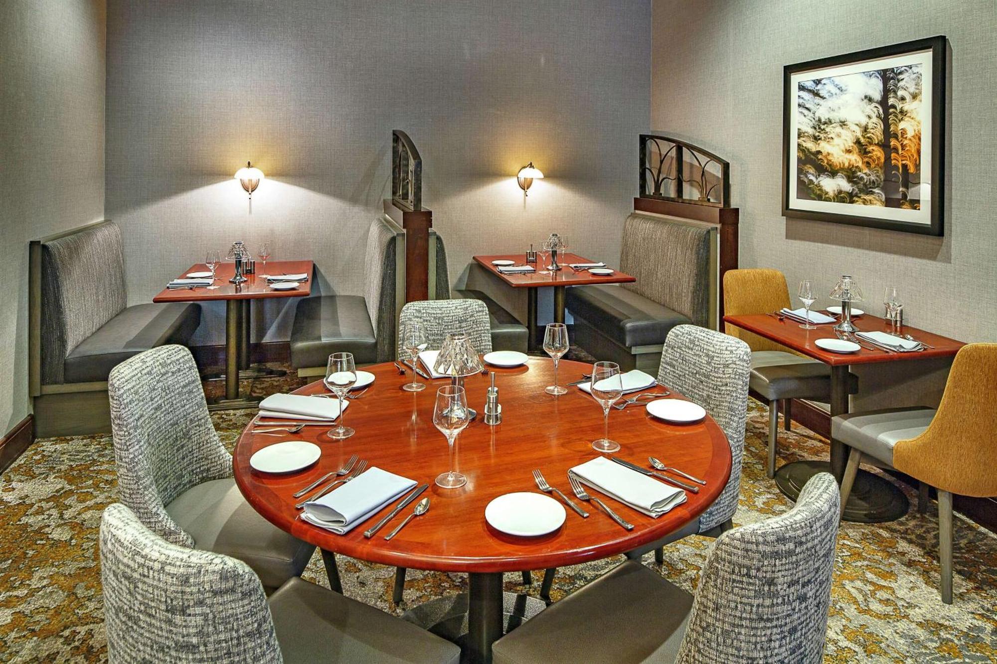 Отель Hilton Sacramento Arden West Экстерьер фото