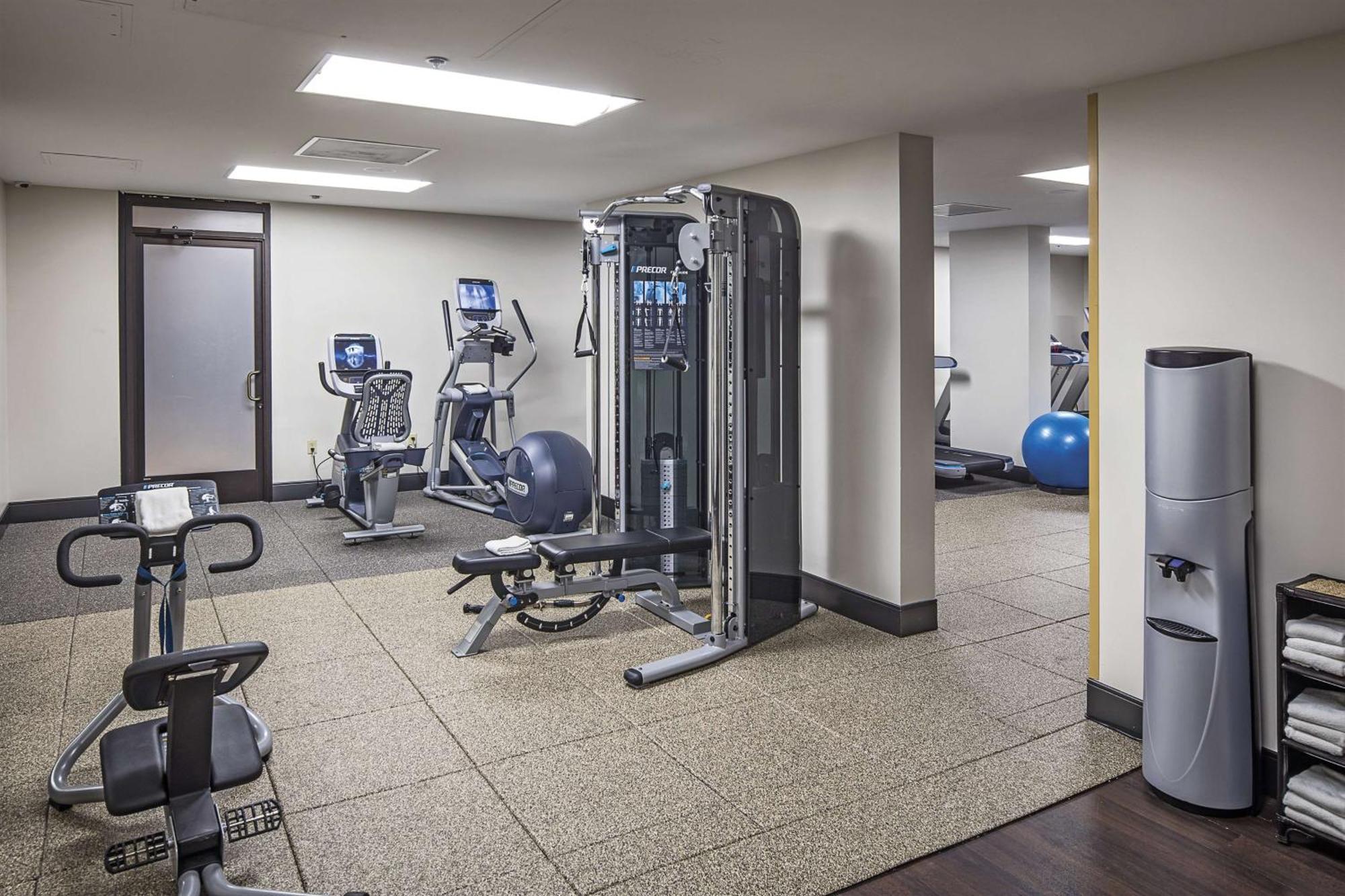 Отель Hilton Sacramento Arden West Экстерьер фото