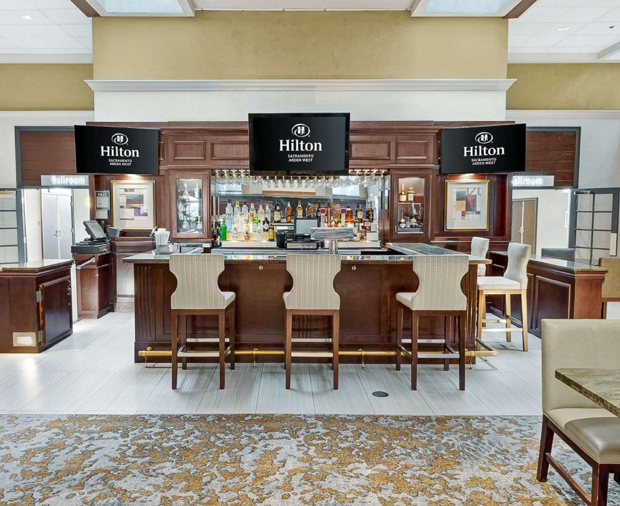 Отель Hilton Sacramento Arden West Экстерьер фото