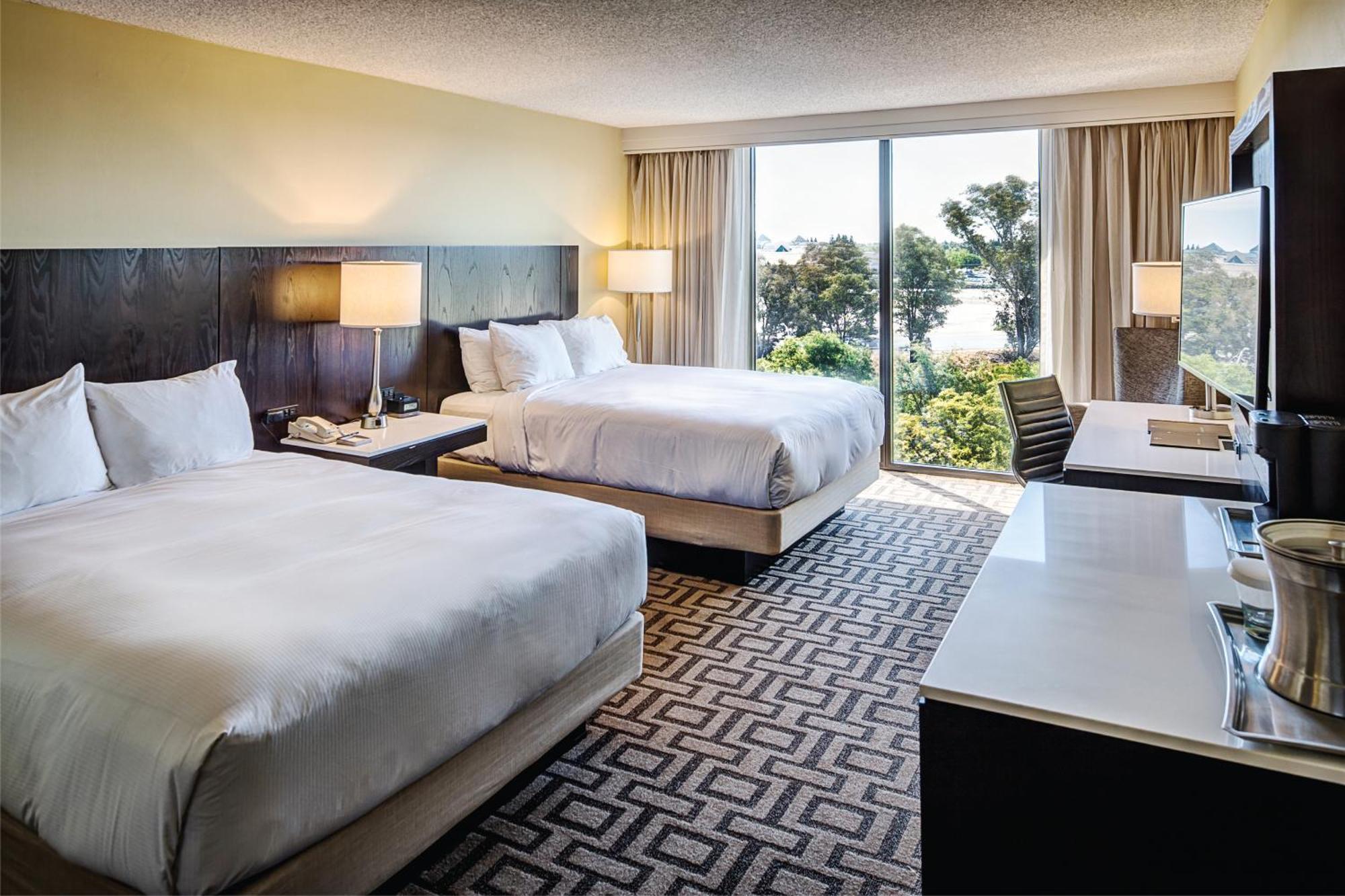 Отель Hilton Sacramento Arden West Экстерьер фото