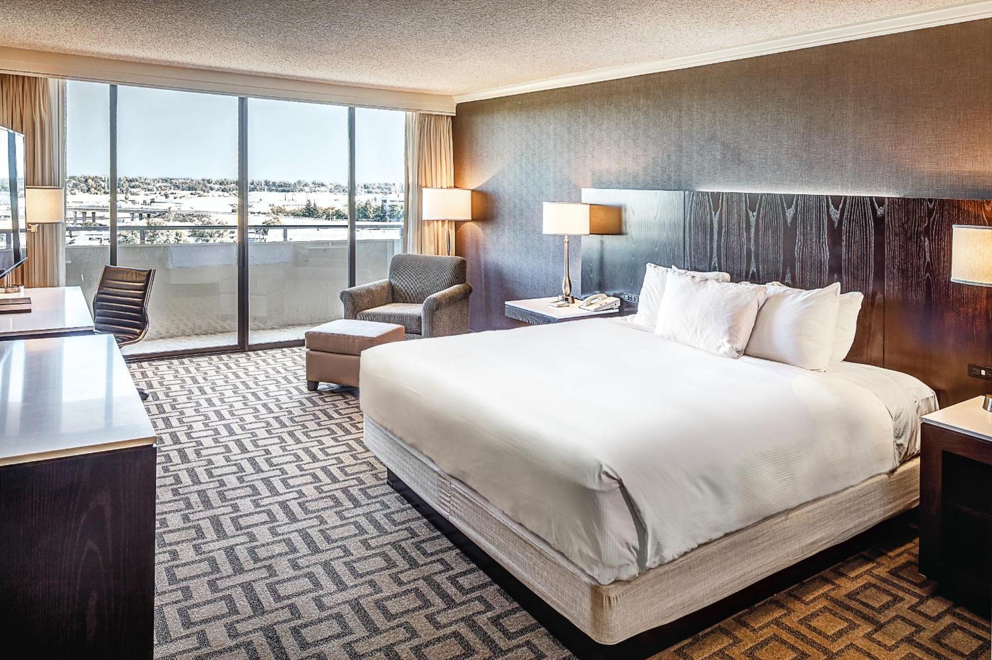Отель Hilton Sacramento Arden West Экстерьер фото