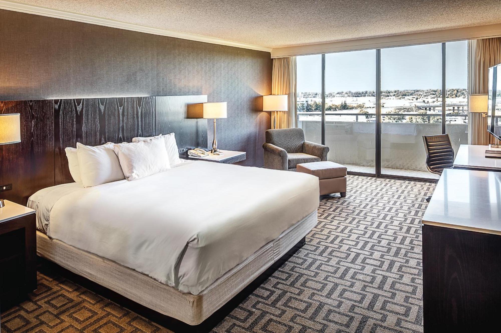 Отель Hilton Sacramento Arden West Экстерьер фото