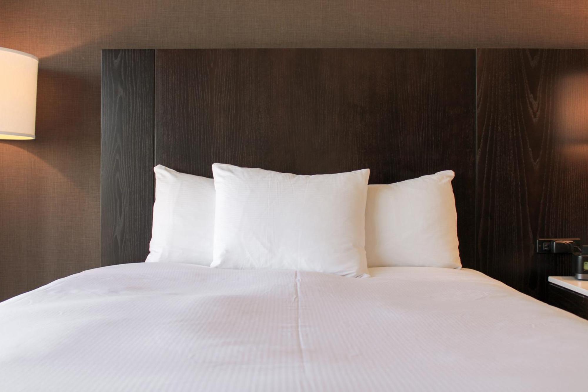 Отель Hilton Sacramento Arden West Экстерьер фото