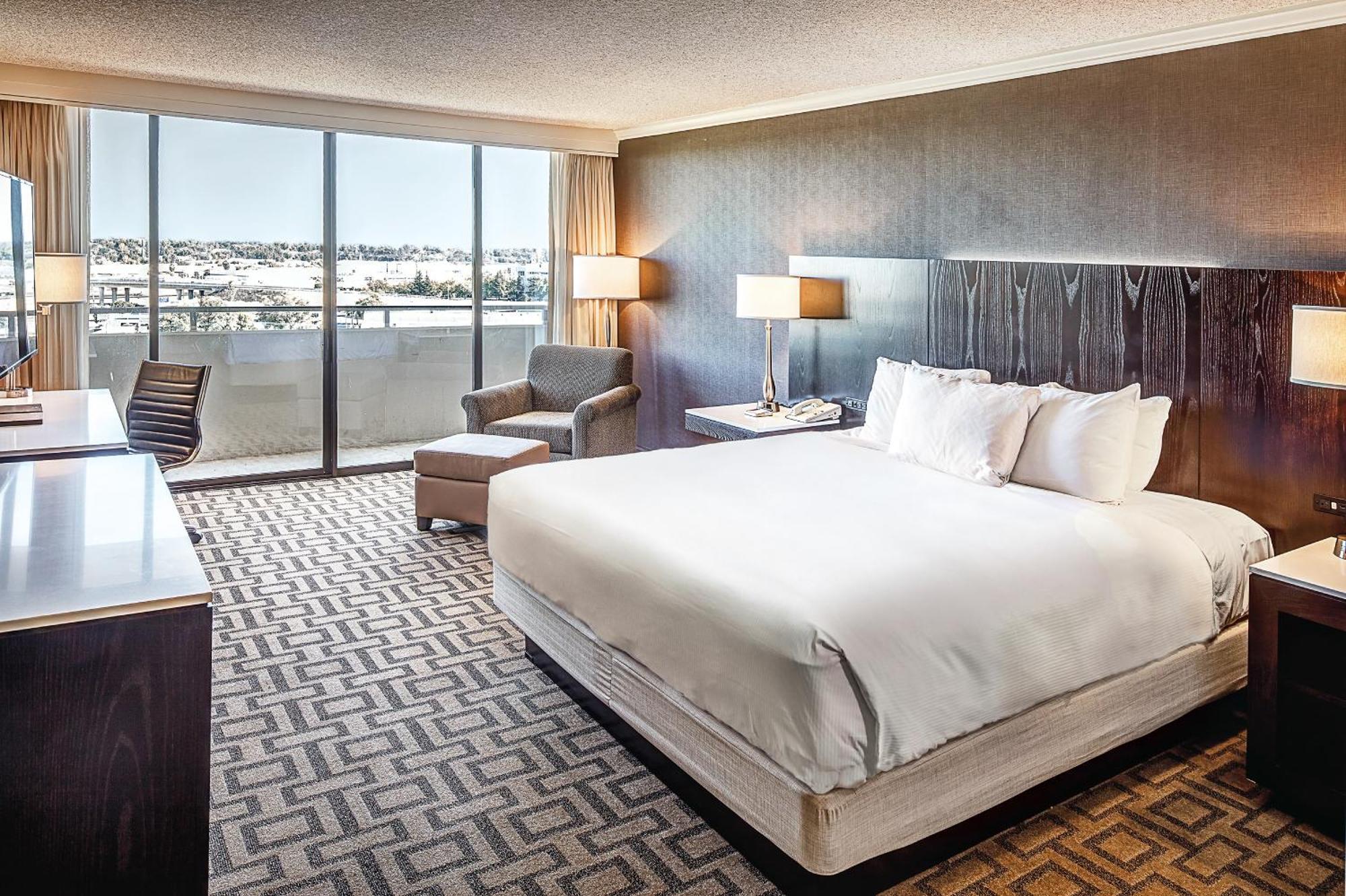 Отель Hilton Sacramento Arden West Экстерьер фото