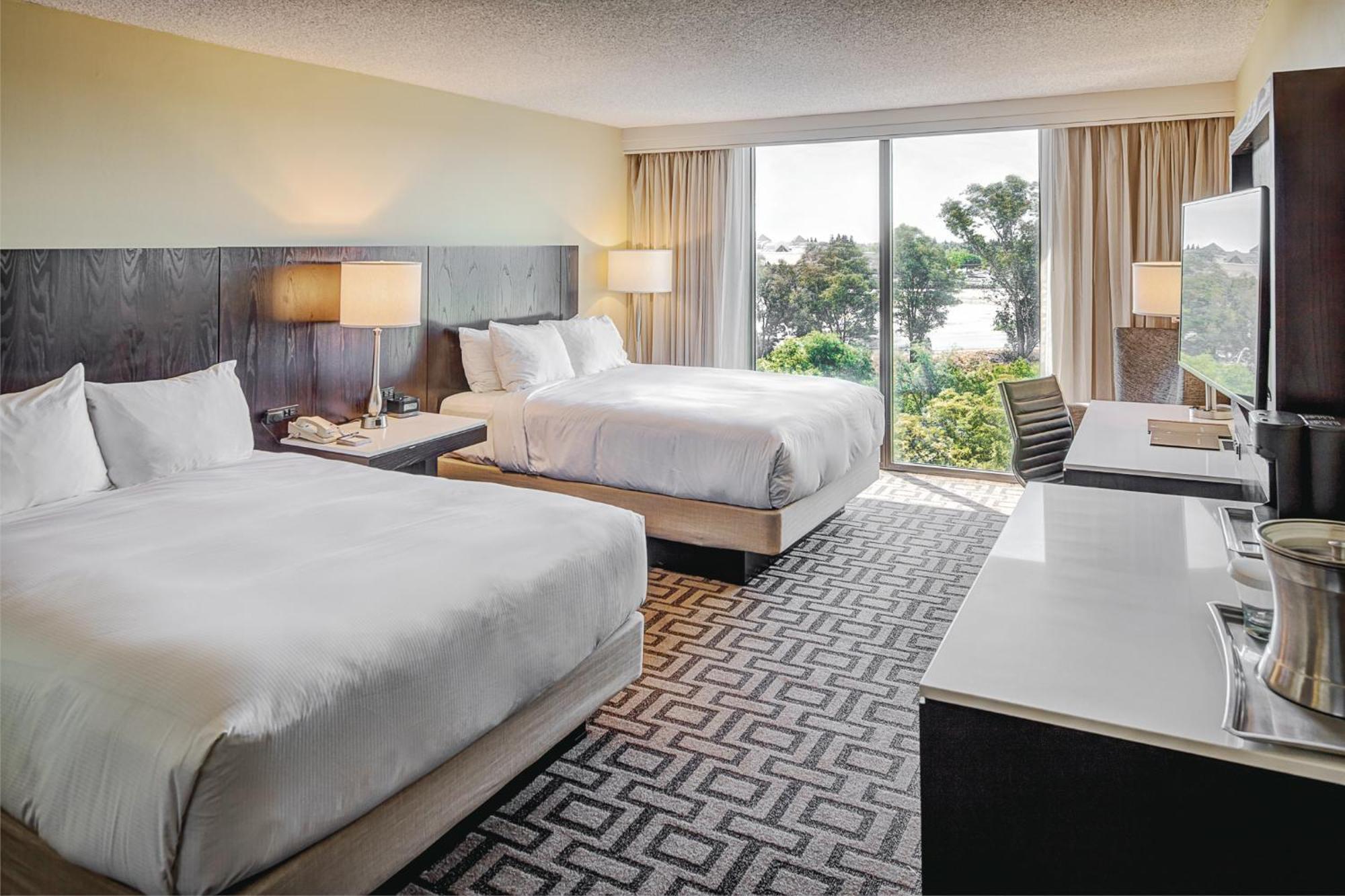 Отель Hilton Sacramento Arden West Экстерьер фото