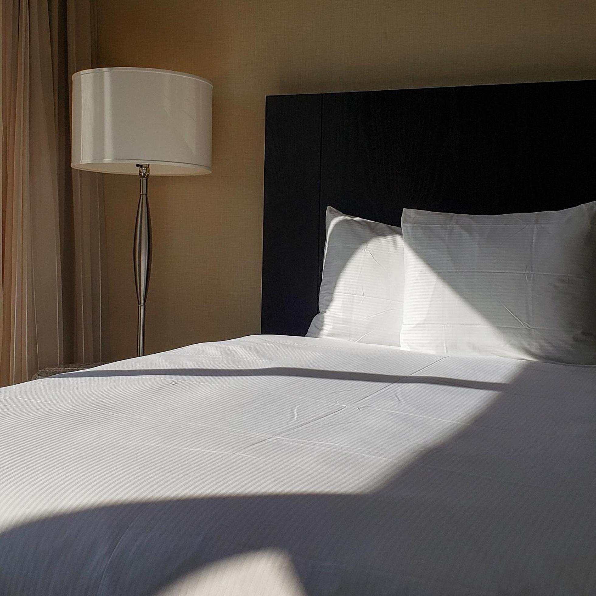Отель Hilton Sacramento Arden West Экстерьер фото