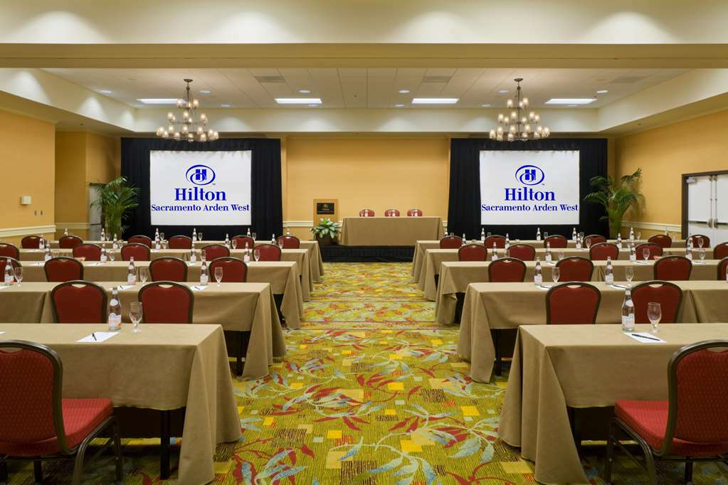 Отель Hilton Sacramento Arden West Удобства фото